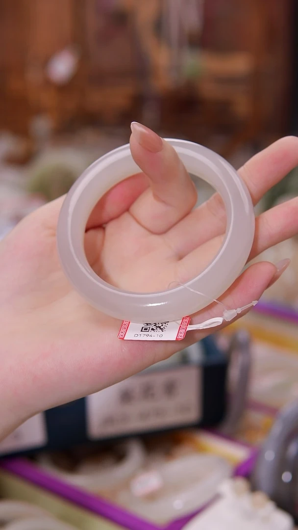 未镶嵌手镯和田玉手镯