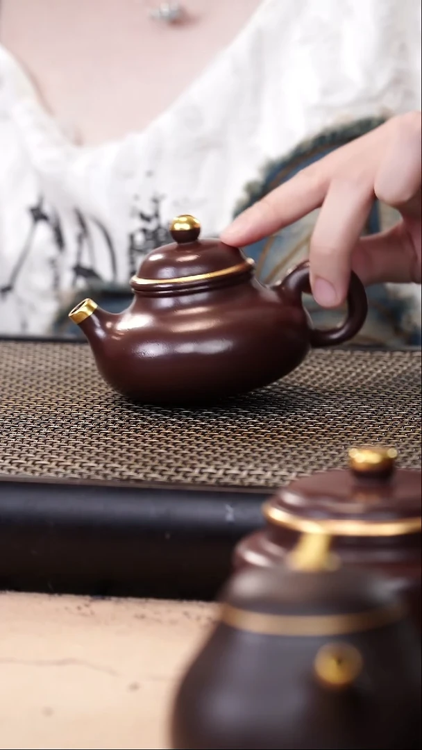 茶壶紫砂四号井茄皮紫泥描金新品容天130cc