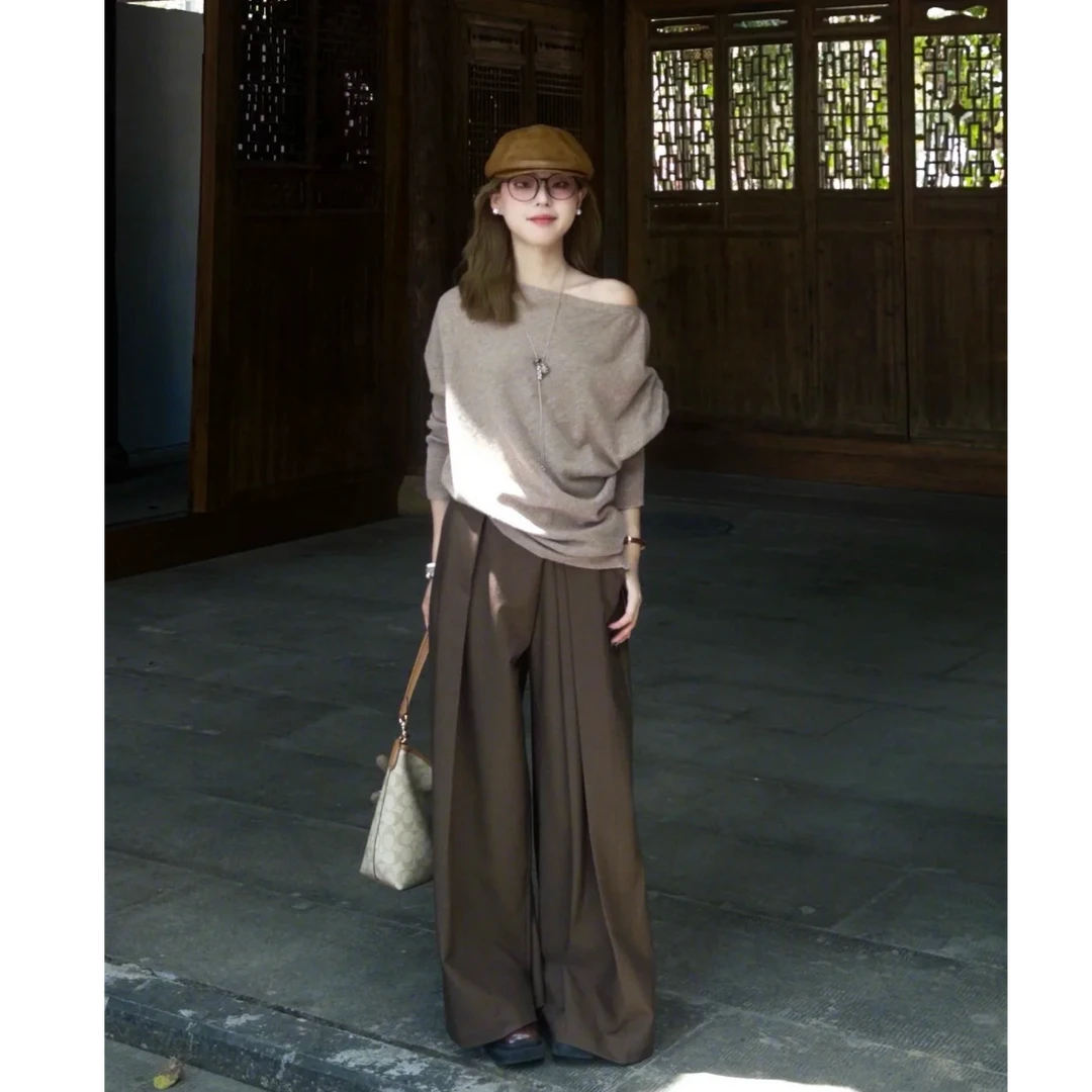 复古气质辣妹风设计感斜领露肩长袖针织衫女新款宽松上衣配休闲裤