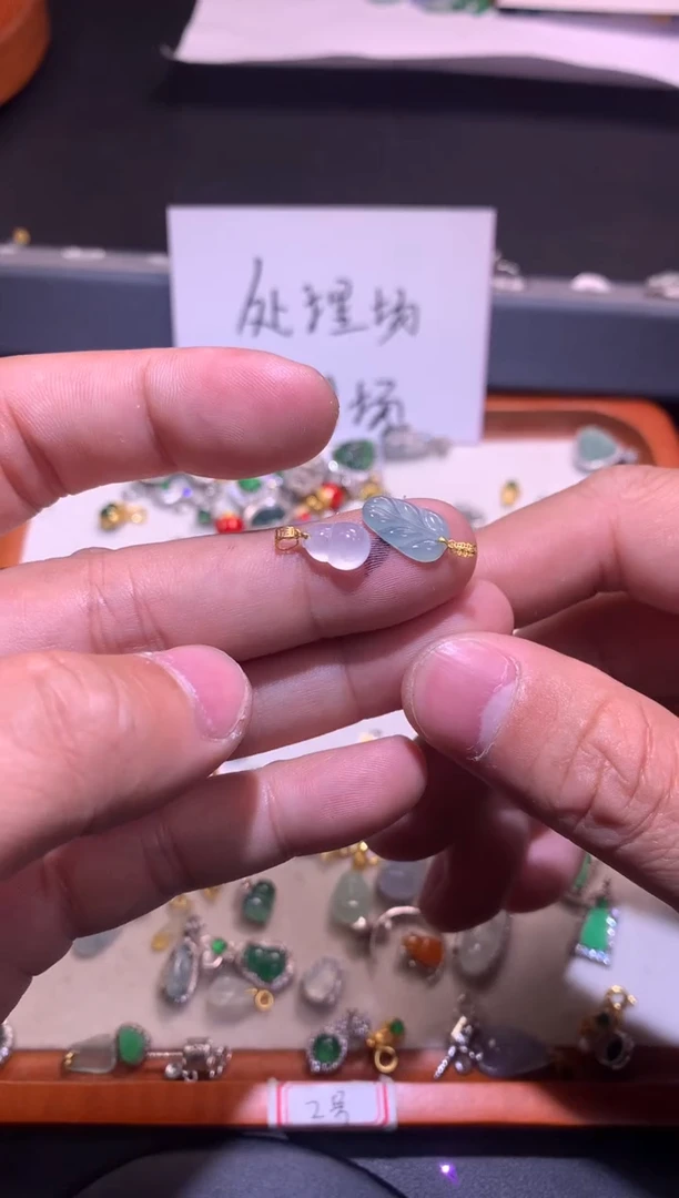 【闪购商品】翡翠吊坠(不含链)18K金镶嵌1