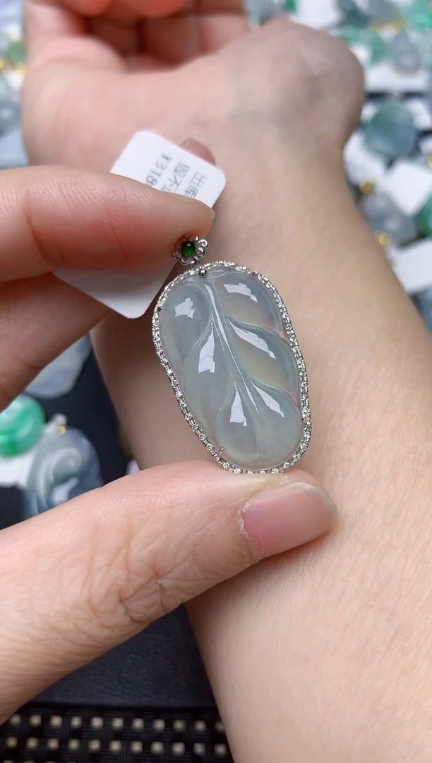 颈饰18K金镶嵌翡翠天然缅甸A货翡翠