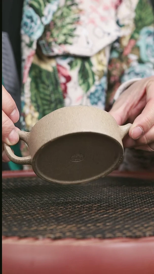 【闪购商品】紫砂松花青段18号周盘180CC微微暇