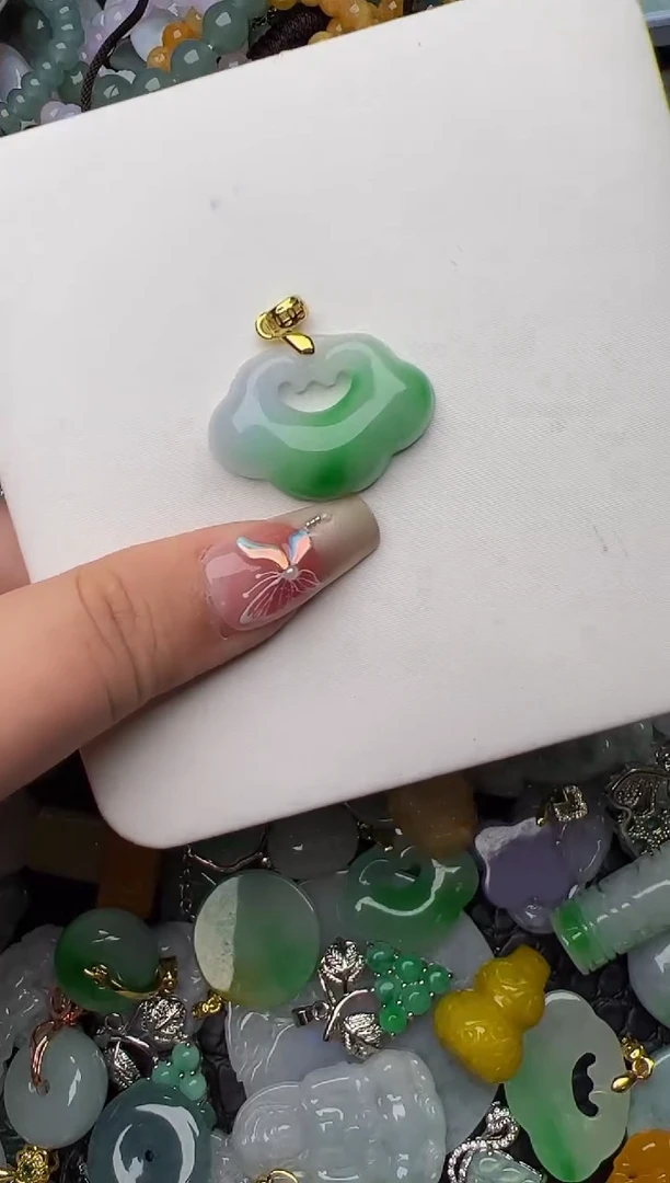 翡翠未镶嵌颈饰天然缅甸翡翠吊坠