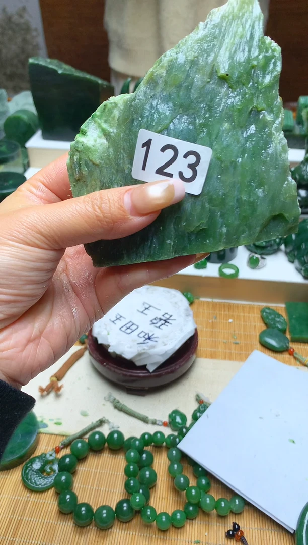 未镶嵌和田玉珠宝半成品1
