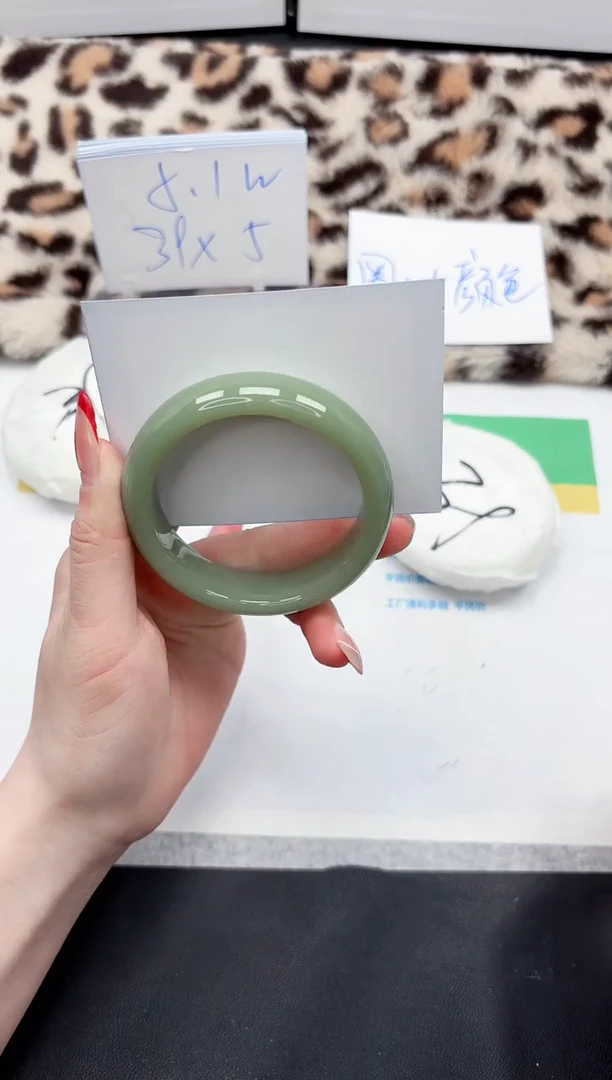 【闪购商品】石英质玉手镯未镶嵌396-56