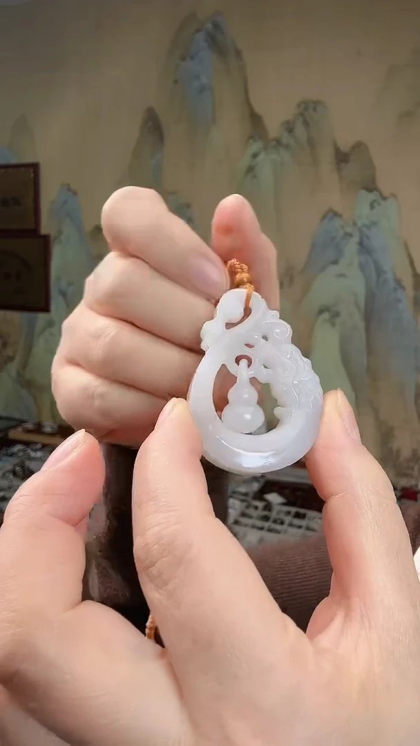 颈饰未镶嵌和田玉.