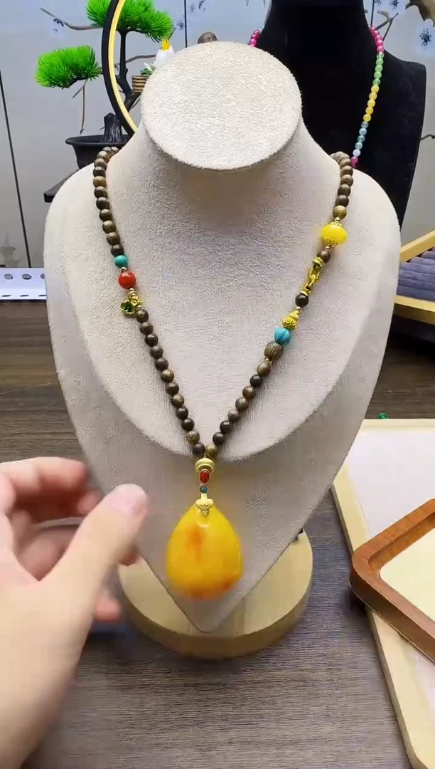 14K金镶嵌颈饰蜜蜡X07