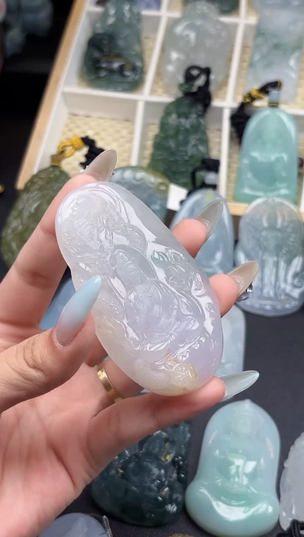 翡翠未镶嵌颈饰可*观音
