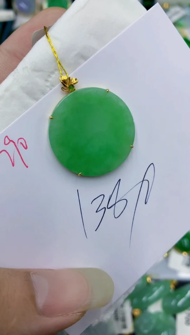 翡翠18K金镶嵌颈饰111111111111