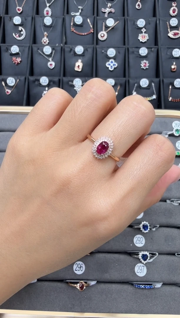 18K金镶嵌戒指红宝石0.68克拉