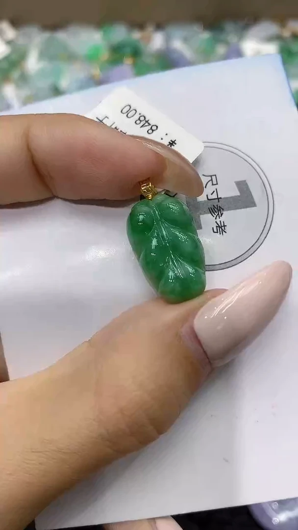 颈饰18K金镶嵌翡翠111111111111