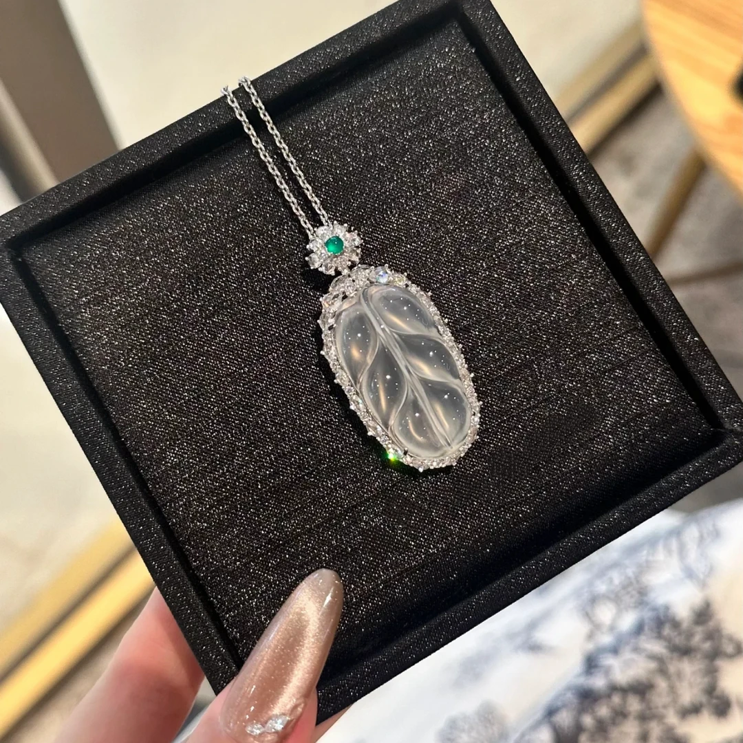 钛钢项链 轻奢冰透金枝玉叶项链女气质百搭不掉色中国风树叶吊坠