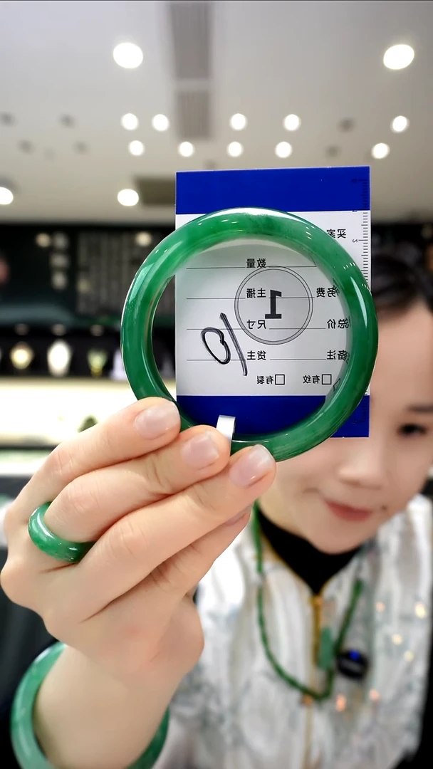 未镶嵌手镯石英质玉（非洲翠）62