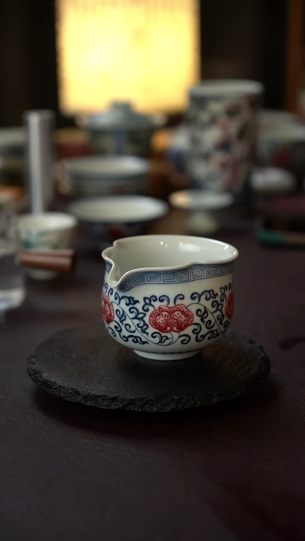 景德镇全手工手绘青花釉里红灵芝公道杯