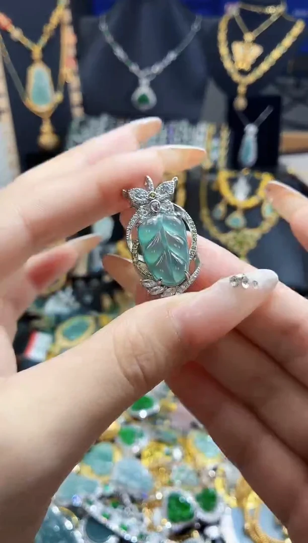 翡翠未镶嵌吊坠(不含链)天然翡翠a货 多样性发其一