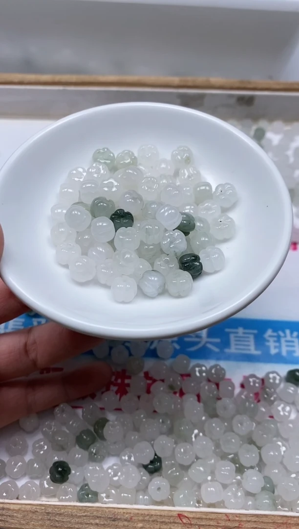 石英质玉散珠未镶嵌C625 天山翠南瓜6*8mm20个16元