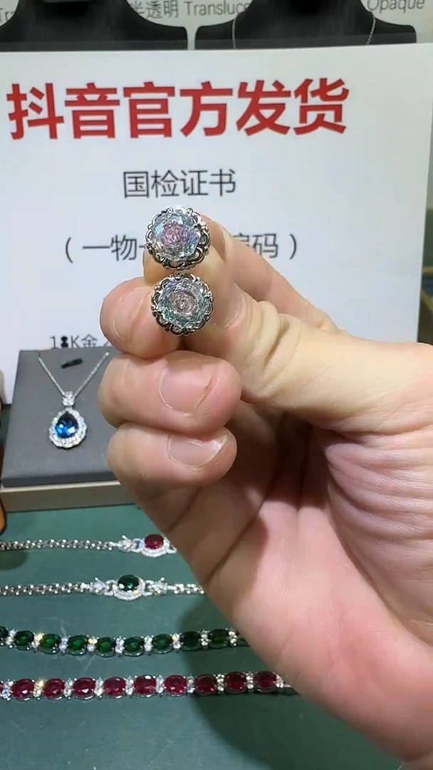 颈饰18K金镶嵌钻石20
