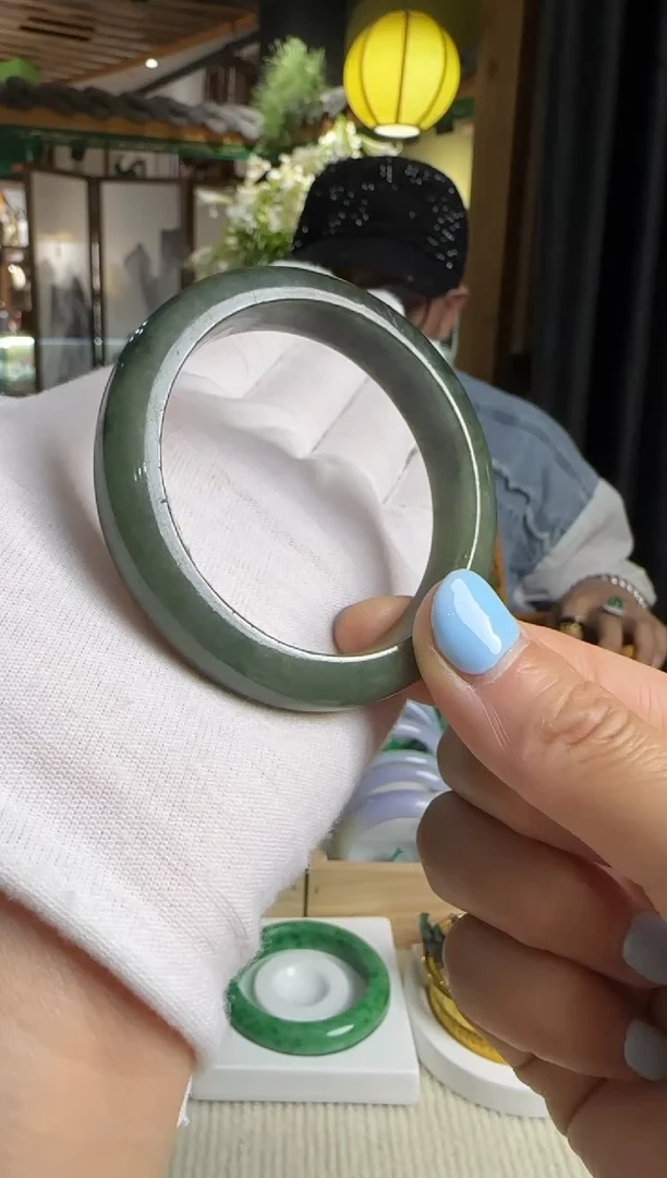 翡翠手镯未镶嵌手镯