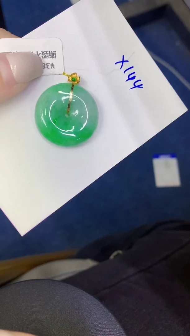 颈饰18K金镶嵌翡翠缅甸天然翡翠A货