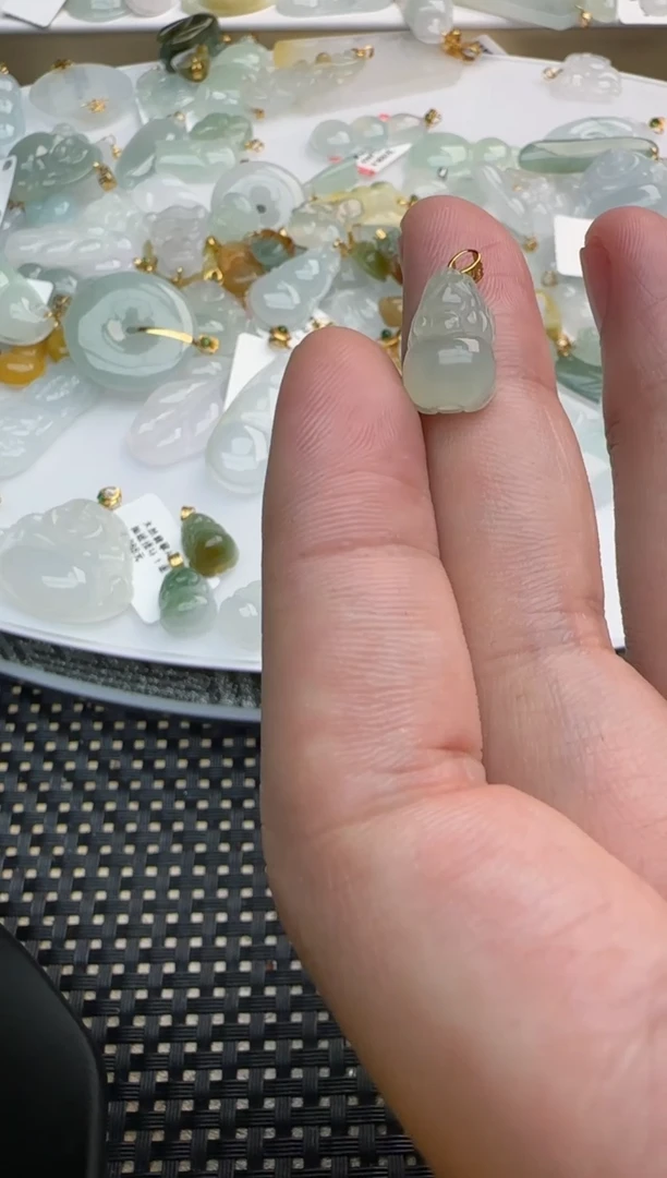 【闪购商品】翡翠吊坠(不含链)18K金镶嵌貔貅