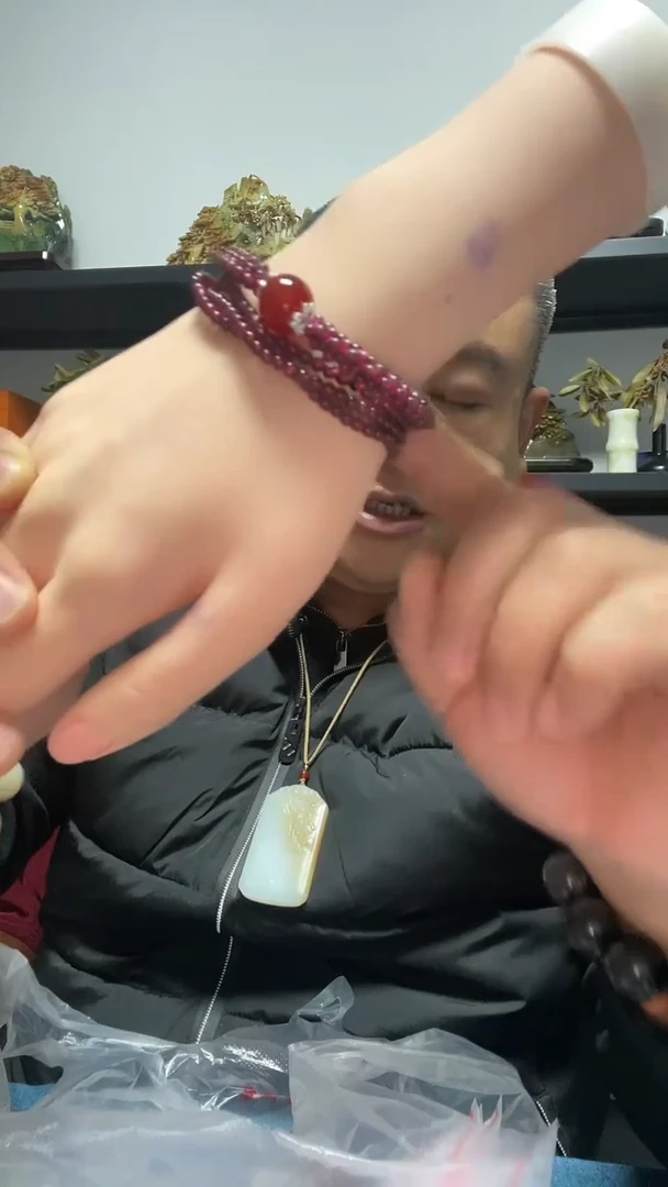 未镶嵌手串石榴石加玛瑙单圈手串送三圈石榴石手串