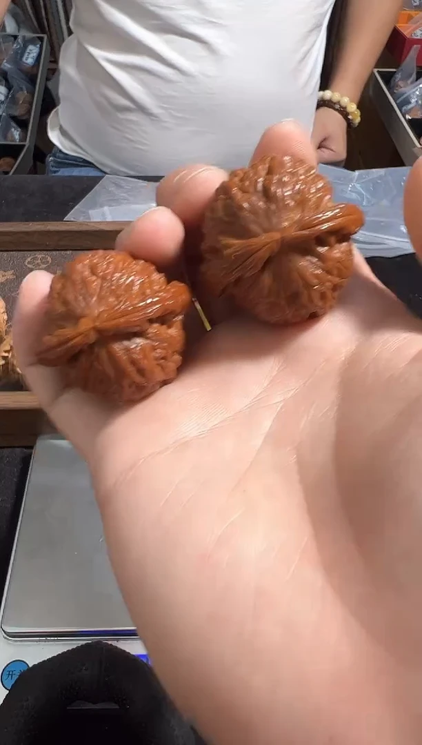 把件核桃41尺全品白狮子核桃 红