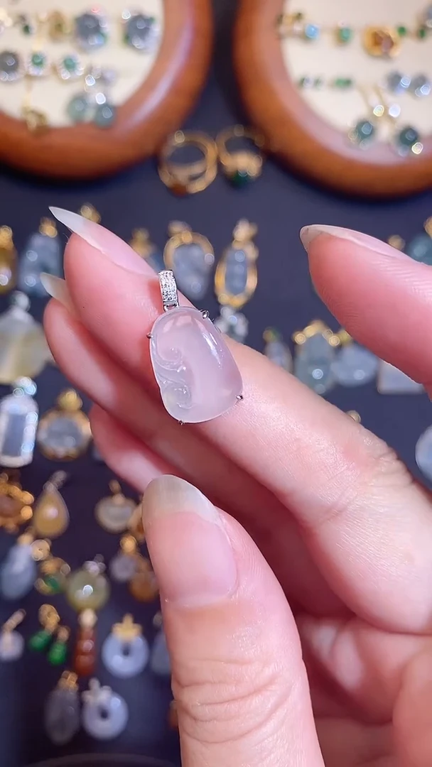 翡翠18K金镶嵌颈饰天然A货翡翠