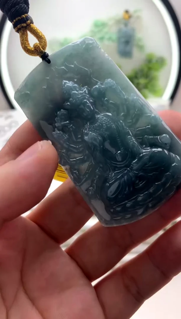 翡翠未镶嵌颈饰千手观音