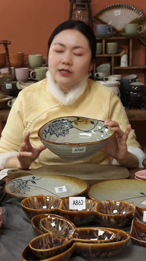 陶瓷A762 一只手绘蓝莲花船型碗24*18*9微瑕