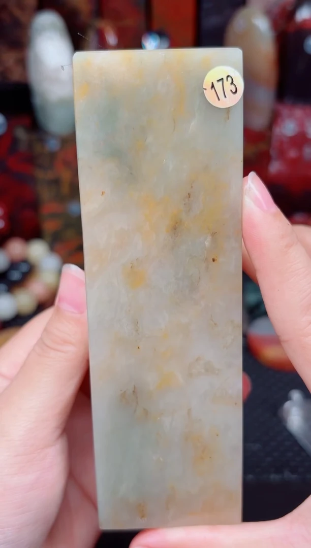 玉桂林鸡血玉印章摆件173