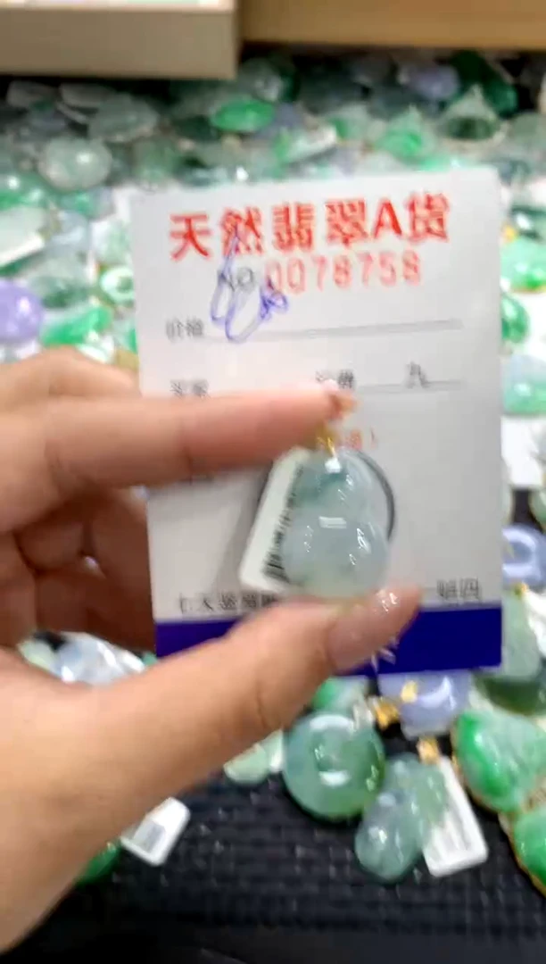 颈饰18K金镶嵌翡翠1111111111111111