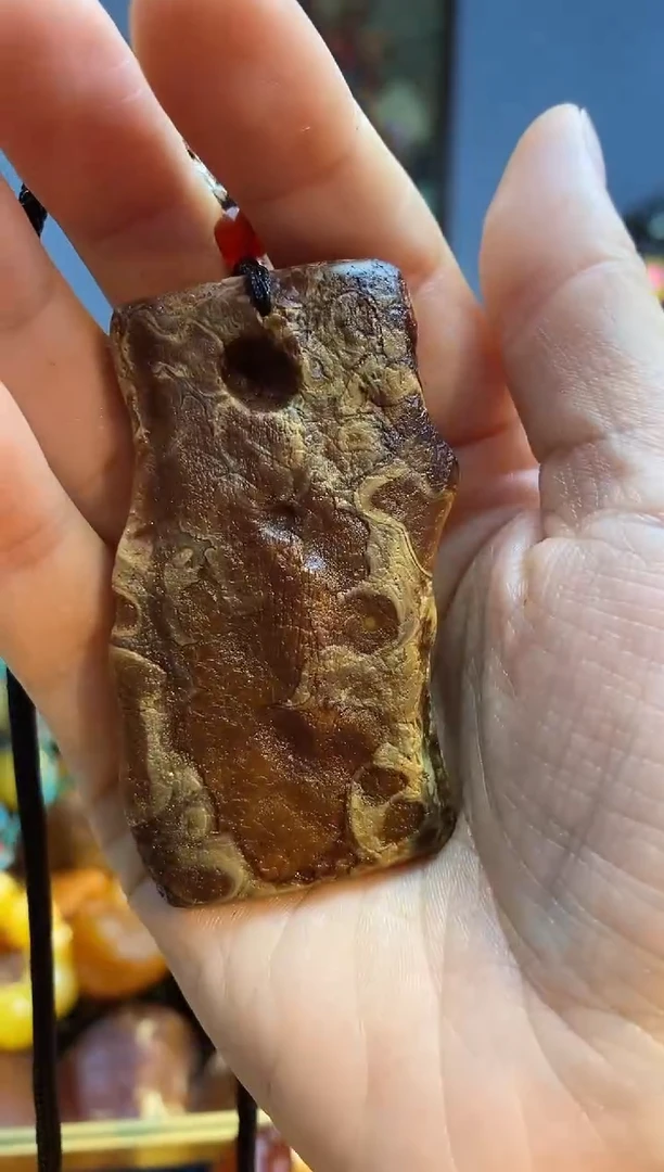 未镶嵌颈饰琥珀吊坠