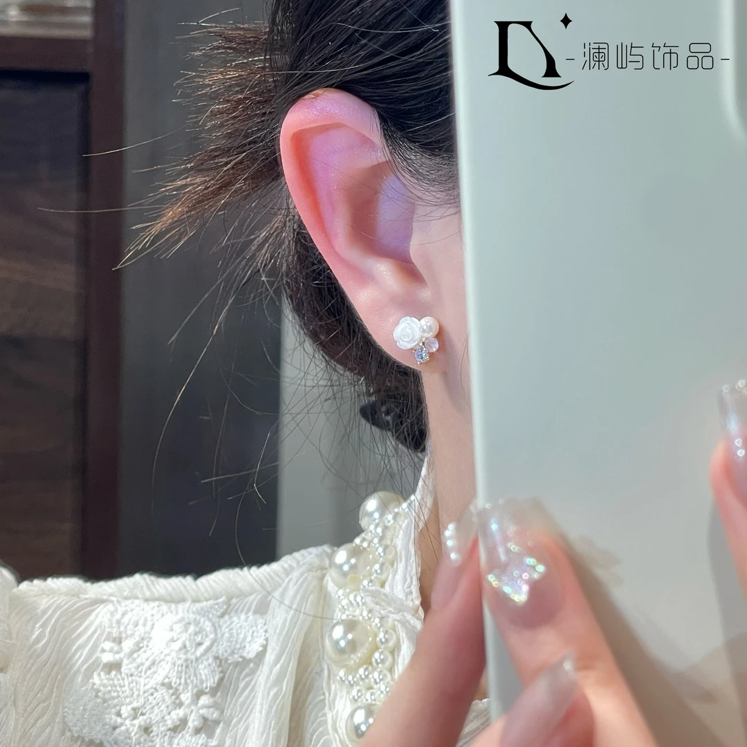 【山·茶】 A826白色山茶耳钉简约甜美百搭温柔气质