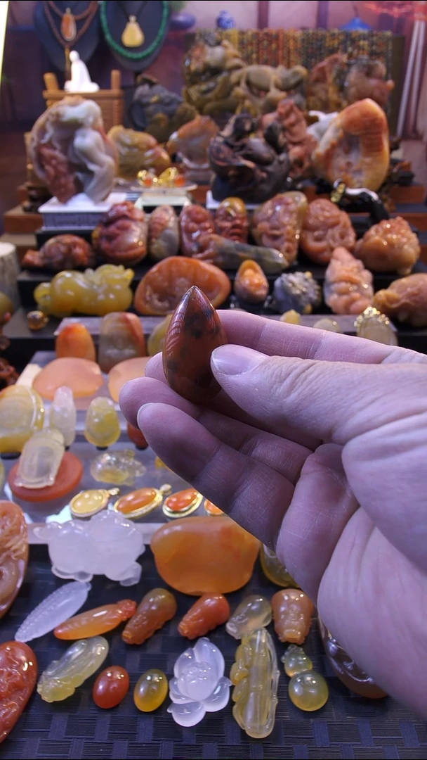 未镶嵌吊坠石英岩玉灰红冻吊坠