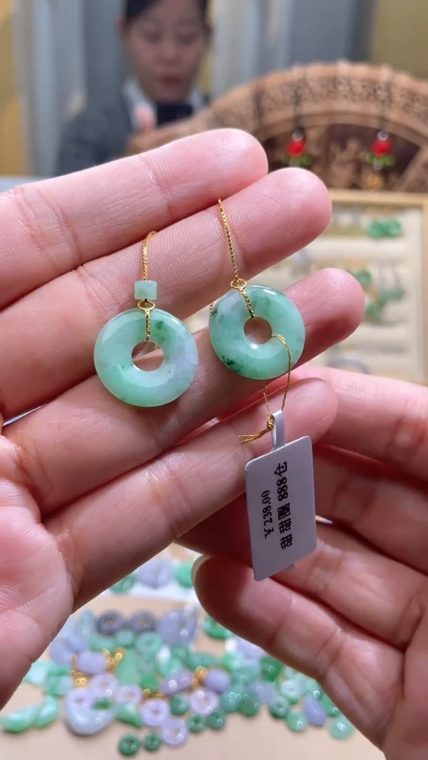 【闪购商品】翡翠颈饰未镶嵌甜甜圈一对