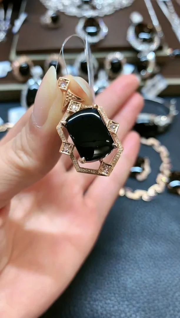 【闪购商品】翡翠吊坠(不含链)18K金镶嵌n132不退换