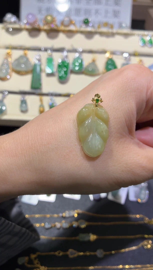 翡翠18K金镶嵌颈饰天然翡翠A货