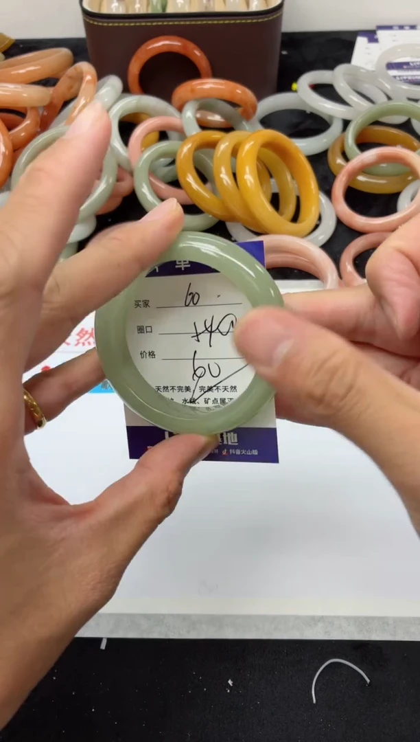 未镶嵌手镯石英质玉60