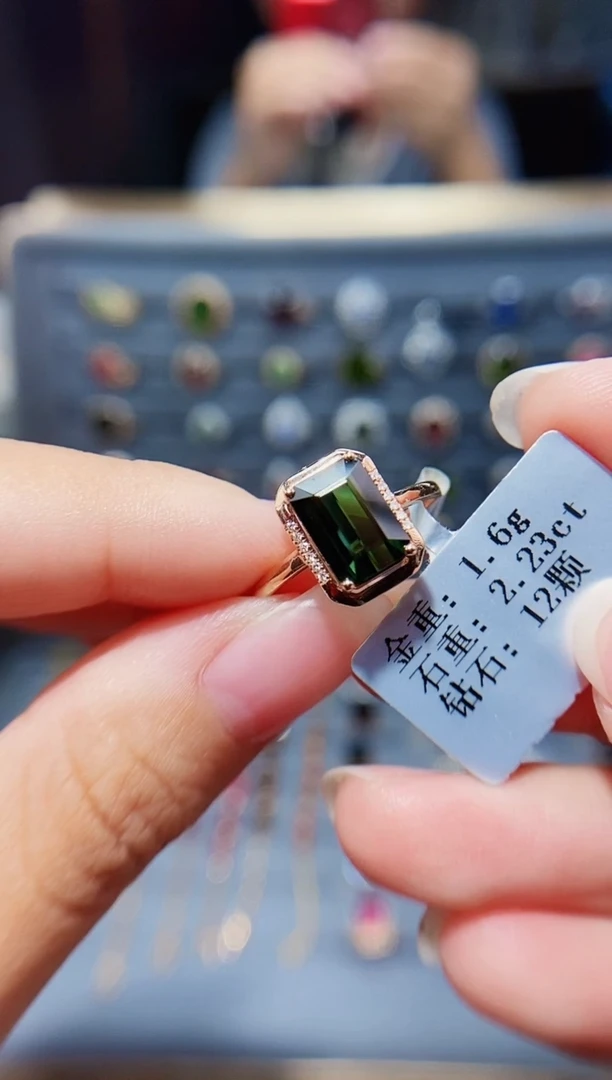 18K金镶嵌戒指碧玺2.23.