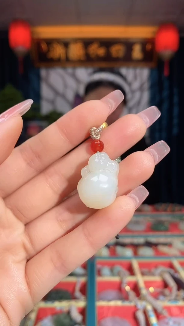 【闪购商品】和田玉颈饰未镶嵌猪牌