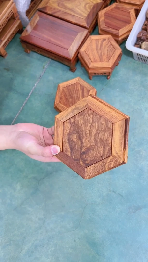 【闪购商品】刺猬紫檀（非洲黄花梨）六角高台一个