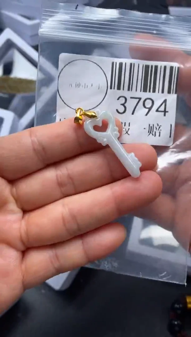 吊坠(不含链)未镶嵌翡翠3794