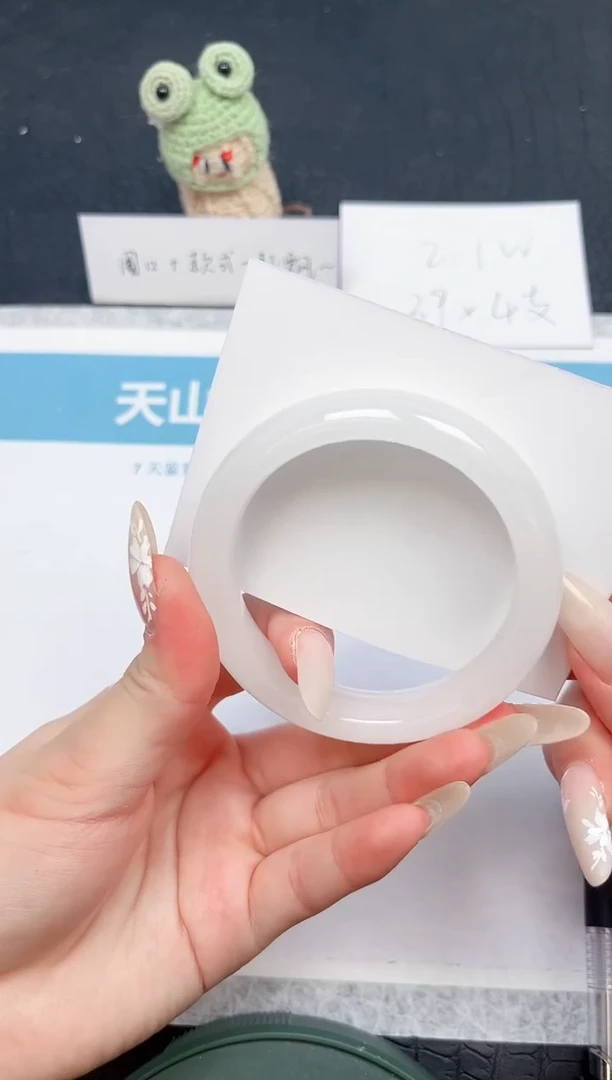 【闪购商品】石英质玉手镯未镶嵌251-55.6