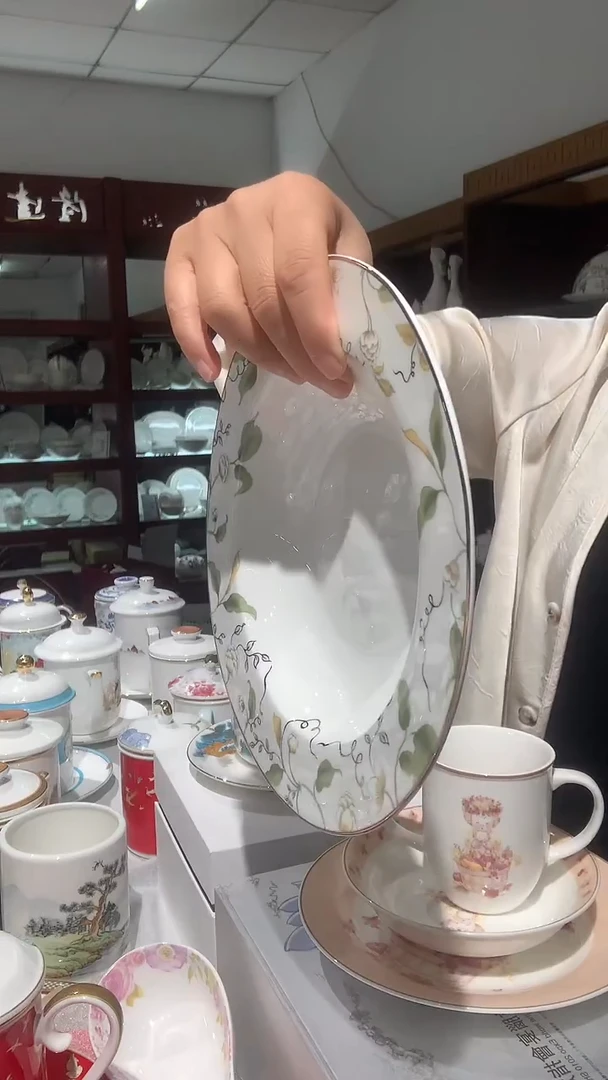 2个9英寸深汤隆达