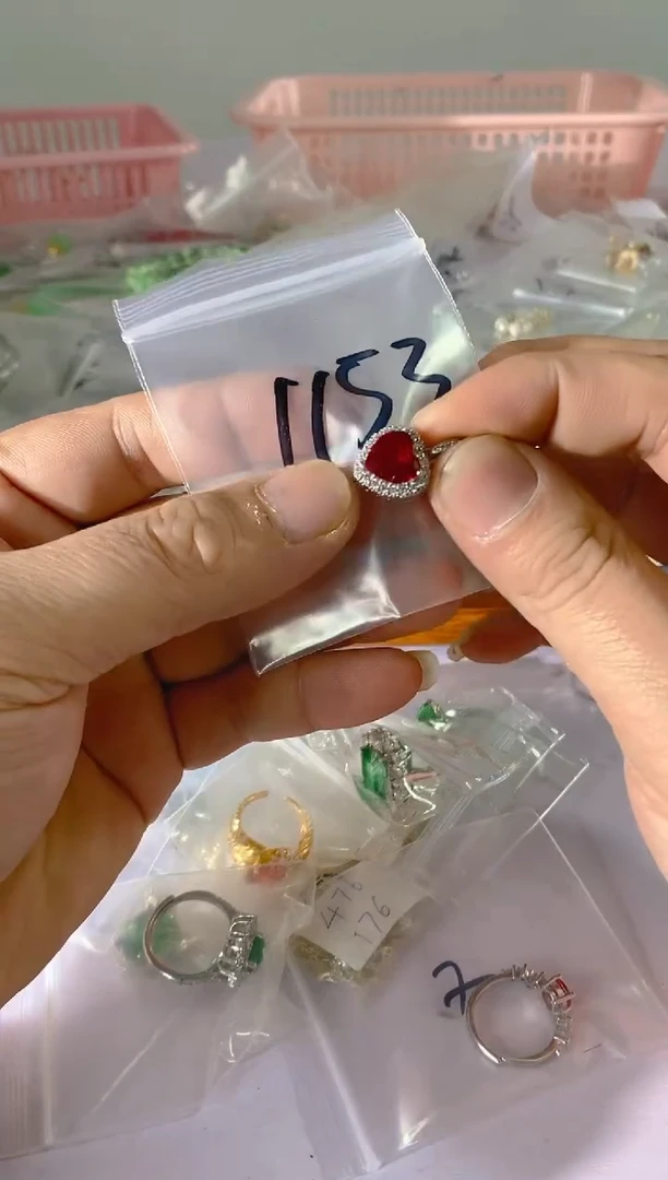 【闪购商品】水晶颈饰银S925镶嵌1153红宝，蓝宝，多样性发一件赠链