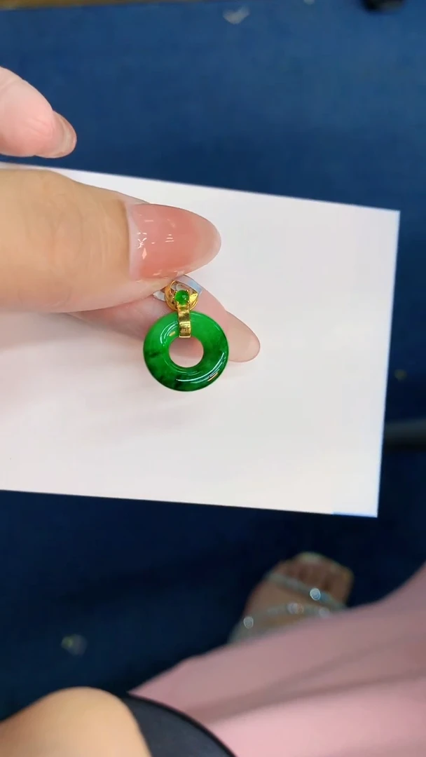 翡翠未镶嵌颈饰           1