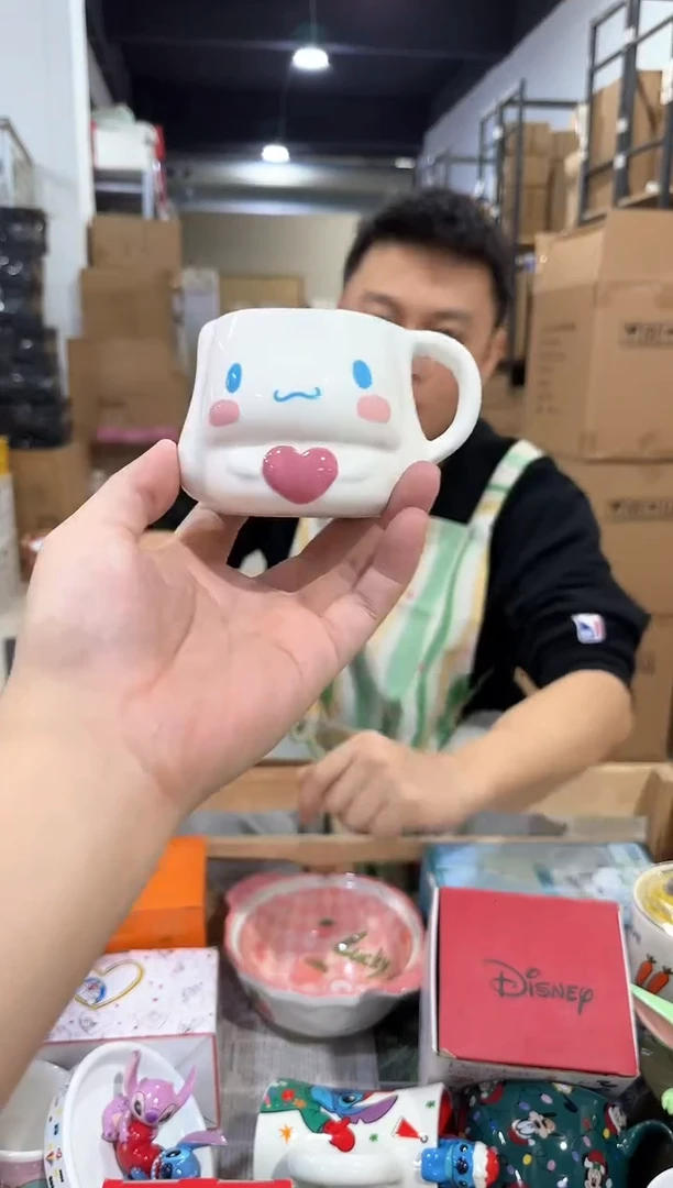 瓷片玉桂狗抱爱心一口杯 微瑕