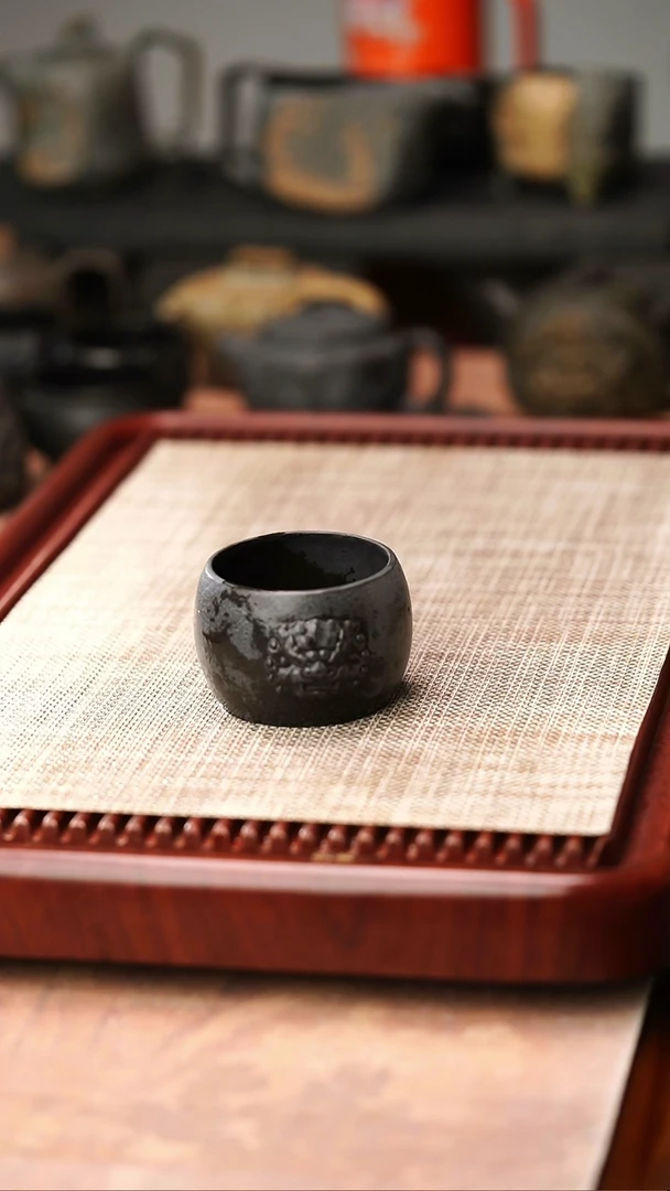 背****湖柯荣盛老师作品冰碛岩重工雕刻高筒兽杯