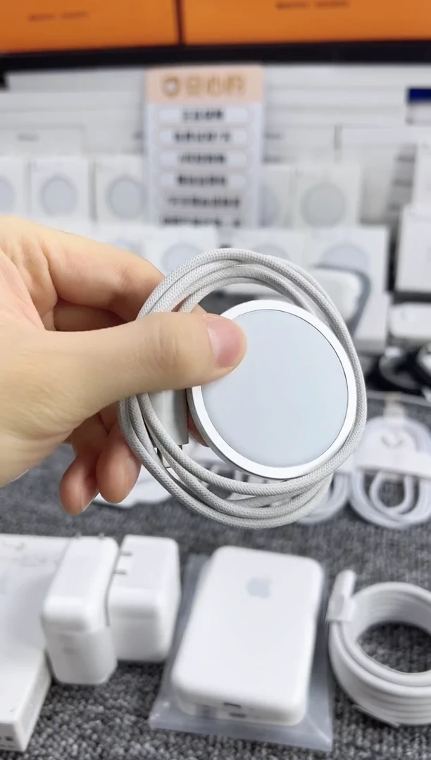 95新港版25W编织款无线磁吸充散装