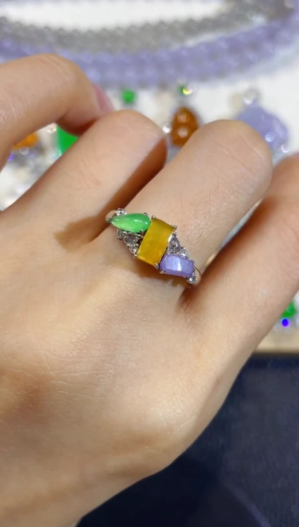 颈饰18K金镶嵌翡翠团购55